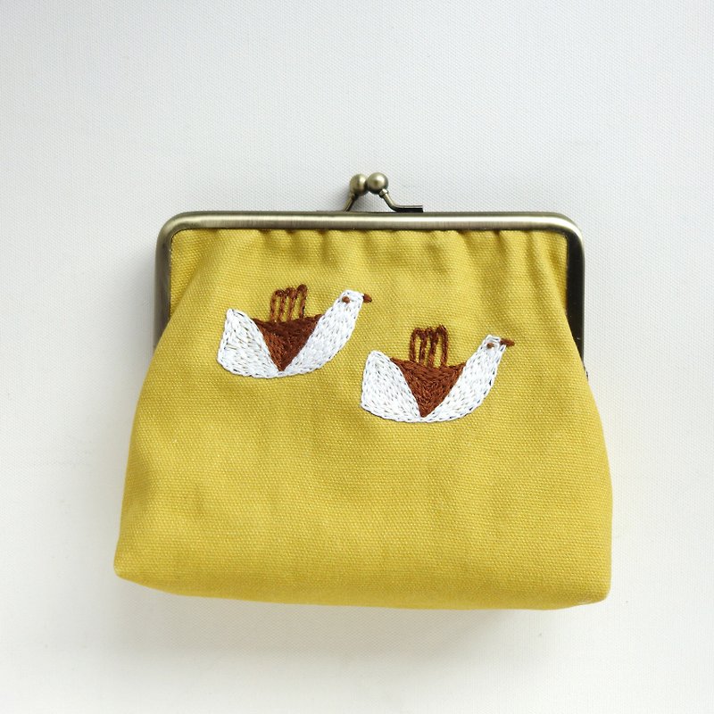 Embroidered gold bag - bird - Knitting, Embroidery, Felted Wool & Sewing - Cotton & Hemp 