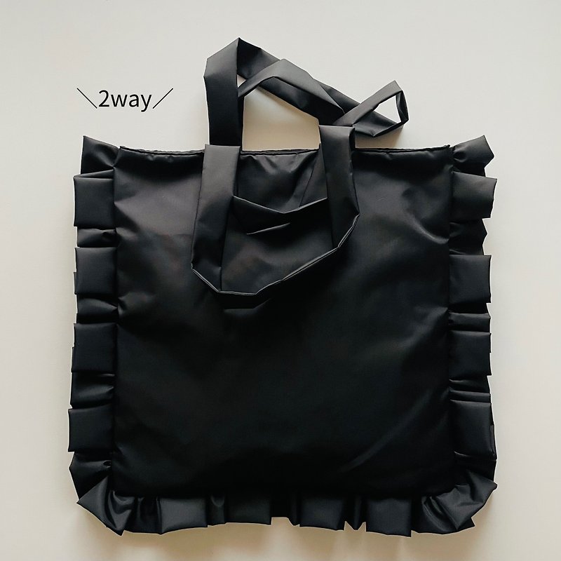【撥水・軽い】正方形のクッションみたいな 2way フリルトートバッグ Lサイズ　ナイロン - 手袋/手提袋 - 防水材質 黑色
