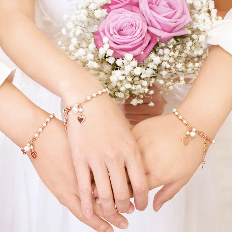 4 into the group sister bracelet*rose pearl She Lovely*Goody Bag*lettering blessing*bridesmaid bracelet - สร้อยข้อมือ - เครื่องเพชรพลอย สึชมพู