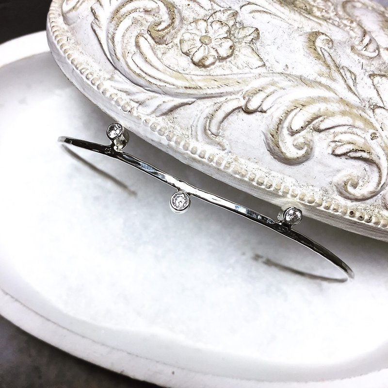 MIH Metalworking Jewelry | sterling silver bangle - สร้อยข้อมือ - โลหะ สีเงิน