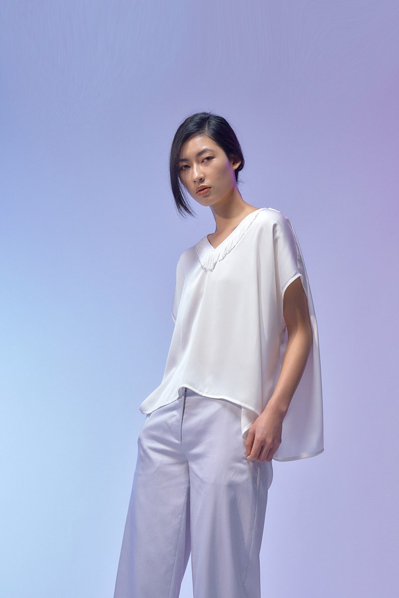 白流蘇V領上衣 - 女上衣/長袖上衣 - 聚酯纖維 白色