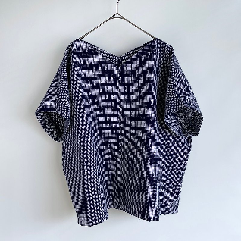 Unique item | Vertical Cloth Pullover Blouse, Sleeved -YUKATA fabric, fine grid - เสื้อเชิ้ตผู้หญิง - ผ้าฝ้าย/ผ้าลินิน สีน้ำเงิน