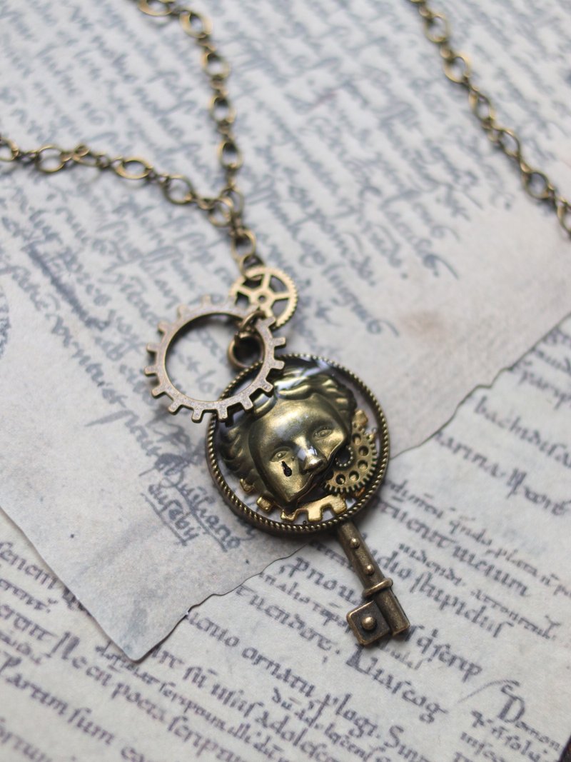 Steampunk style necklace doll key - สร้อยคอ - แก้ว สีนำ้ตาล