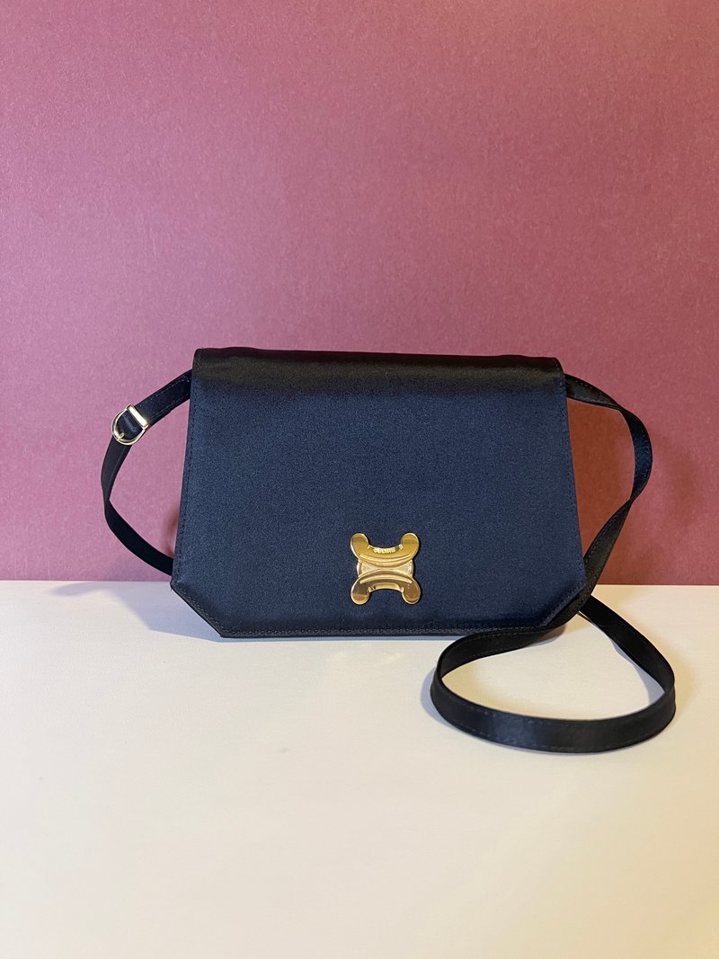 Celine稀有絲絹中古黑色肩背側背斜孭手拿包古董袋 紅色皮革內里 - 側背包/斜背包 - 絲．絹 黑色