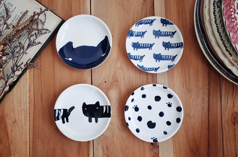 Stock old product - Japanese cat theme sauce plate set of four - Small Plates & Saucers - Pottery White