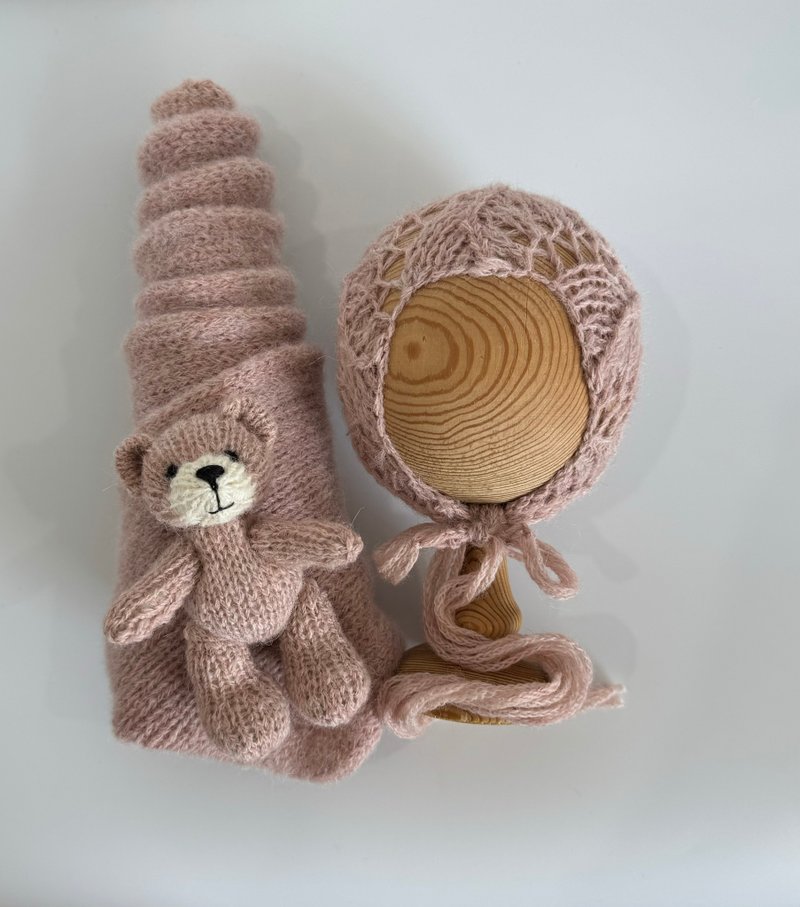 Newborn photo prop set: teddy bear, lace bonnet, wrap - อื่นๆ - ขนแกะ 