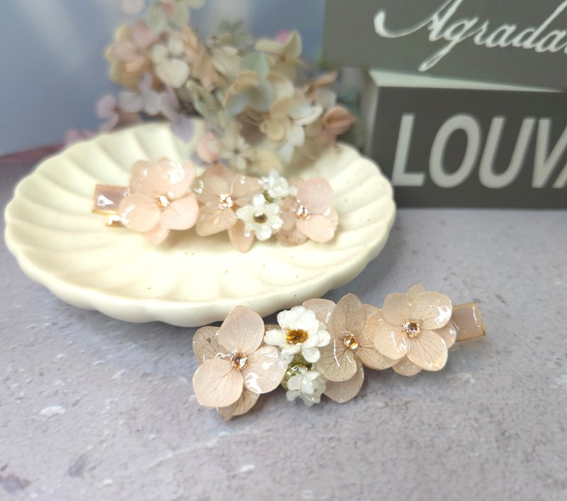 Maillard Style Preserved Flower Hair Clip - เครื่องประดับผม - เรซิน สีกากี