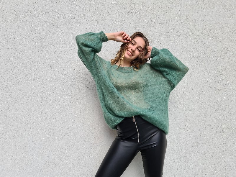 Knitted green mohair sweater oversize - สเวตเตอร์ผู้หญิง - ขนแกะ สีเขียว