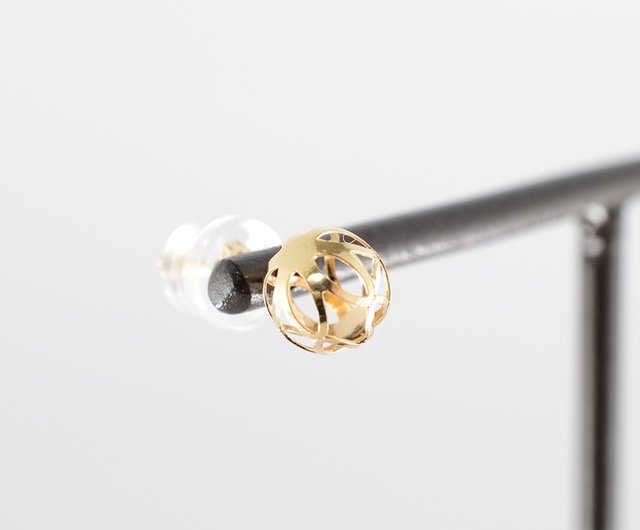 K18ゴールドデザインスタッドピアス - ショップ JEWELRY and
