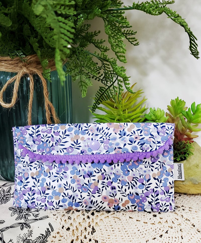ผ้าฝ้าย/ผ้าลินิน กระเป๋าสตางค์ สีม่วง - Nordic style purple blue flower small storage bag small card bag mask storage multifunctional small bag change