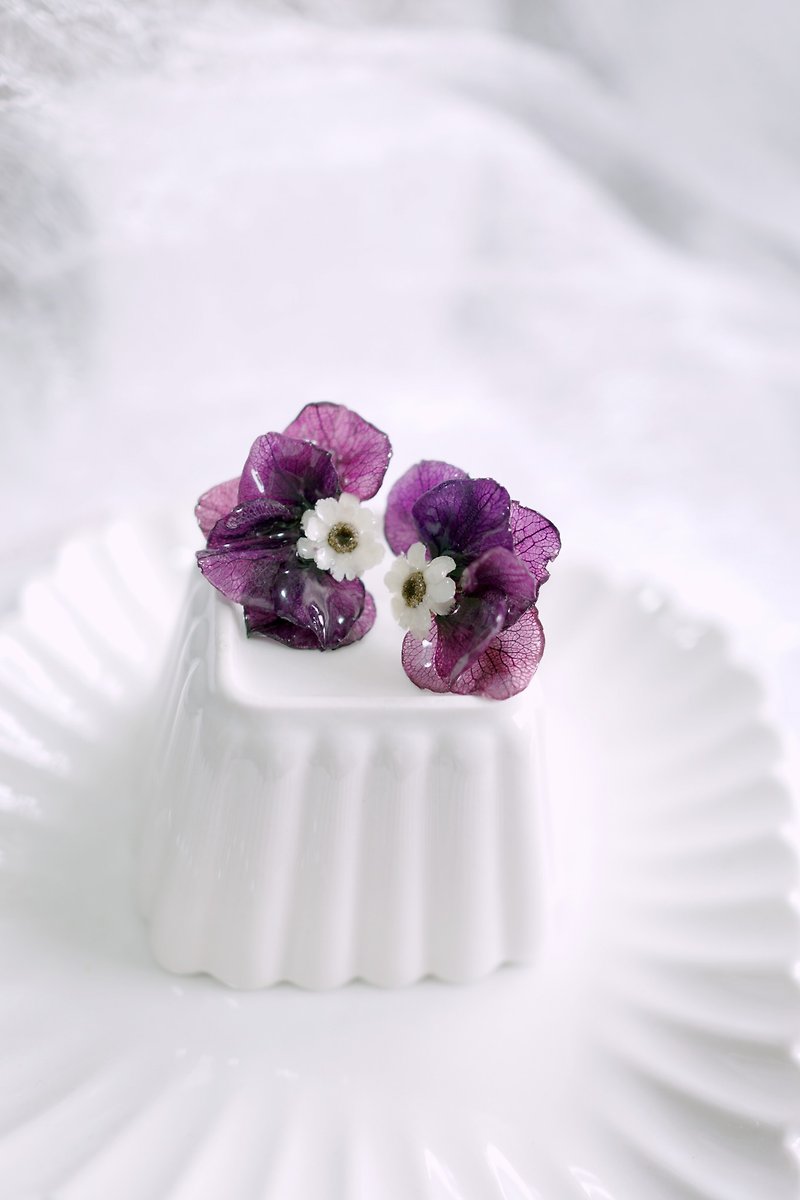 Plants & Flowers Earrings & Clip-ons Purple - preserve flowers French white plum + purple hydrangea earrings