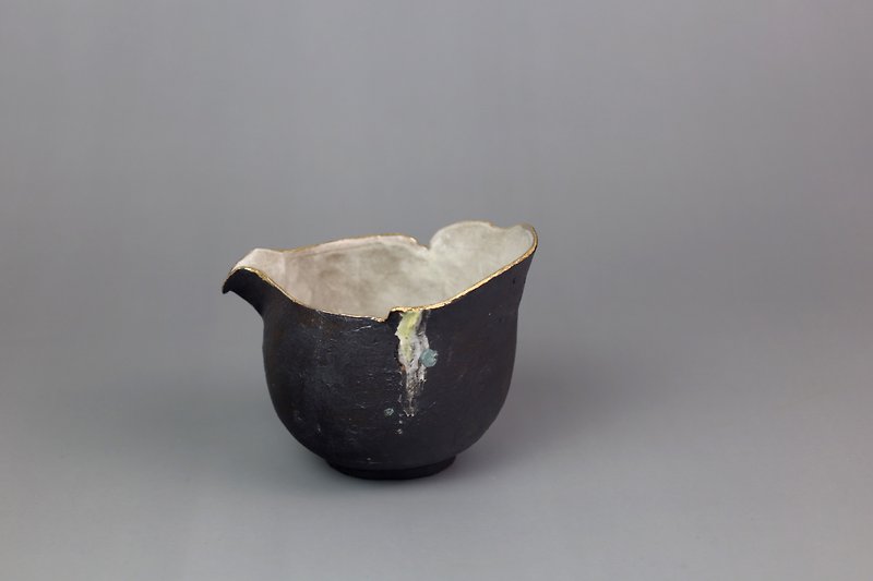 Li Shanmin - Black flower-shaped tea sea (even cup, fair cup) - Teapots & Teacups - Pottery 