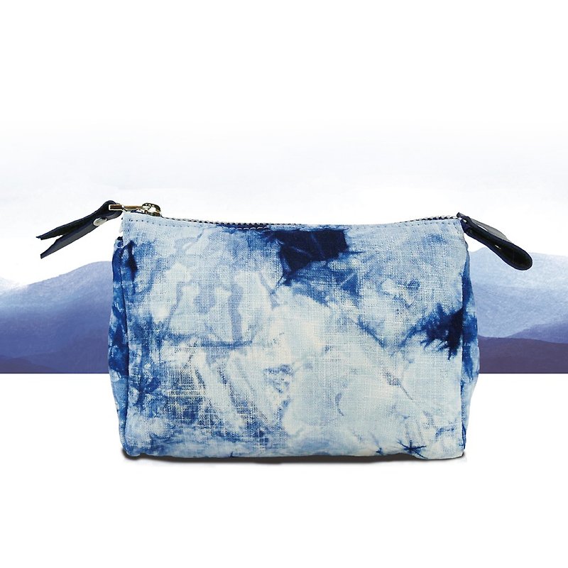Zhuo Ye Lan Dye-Moire Cosmetic Bag - กระเป๋าเครื่องสำอาง - ผ้าฝ้าย/ผ้าลินิน สีน้ำเงิน