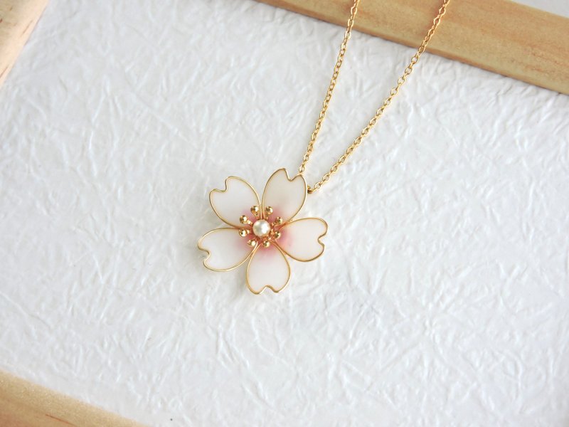 A single cherry blossom necklace SAKURA / Cherry blossom - Necklaces - Resin White