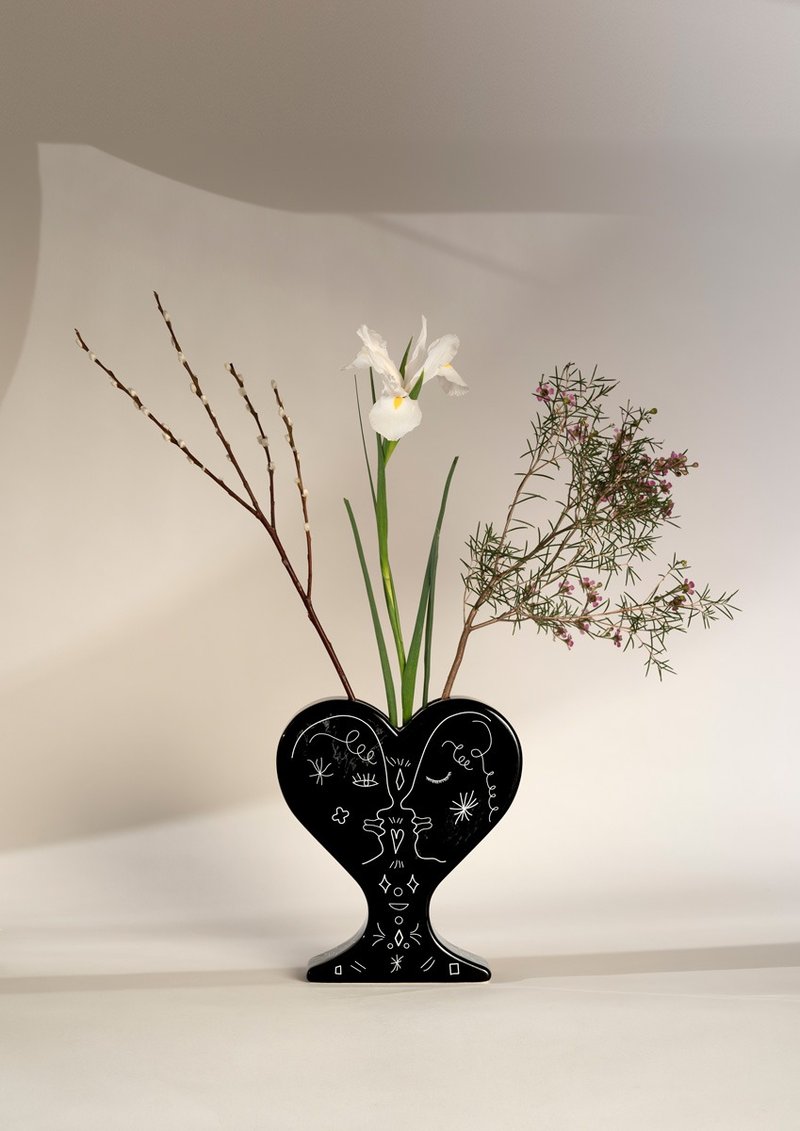 TOT COR Spanish Handmade Art Vase Heart Link Online Valentine's Day Gift Box - Pottery & Ceramics - Porcelain Black