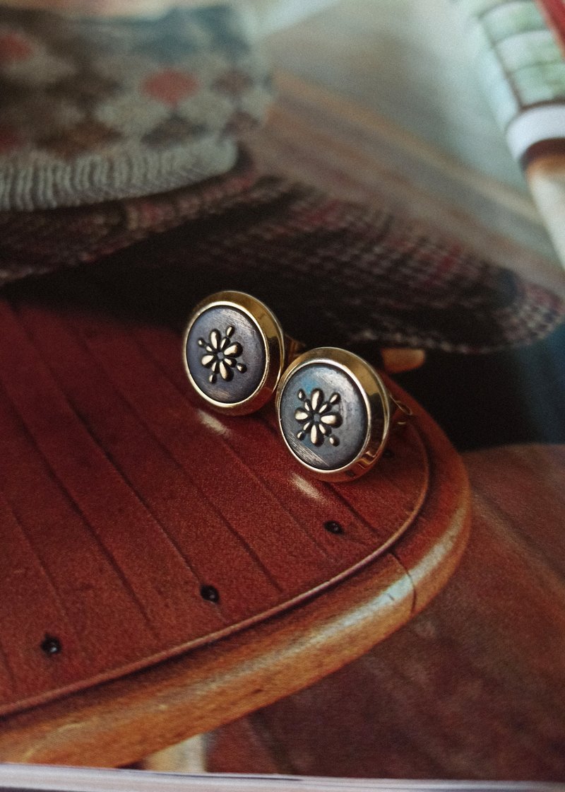 古典大耳環 / 十字花紋 - Vintage復古風格 - 耳環/耳夾/耳骨夾 - 其他金屬 咖啡色