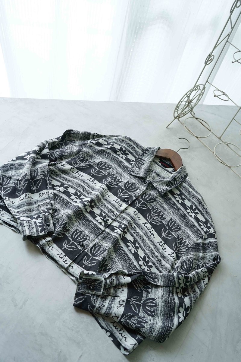 尋寶古著-黑白灰岩層印花短版雪紡襯衫 - 女襯衫 - 聚酯纖維 灰色