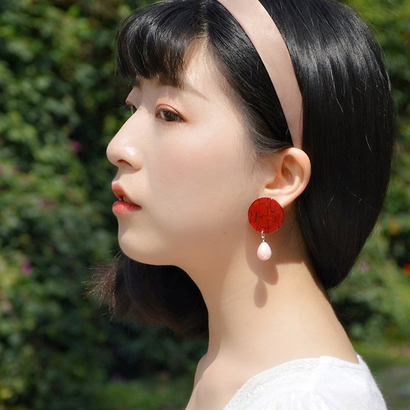 Simple and elegant retro temperament earrings girl earrings - Earrings & Clip-ons - Resin Red