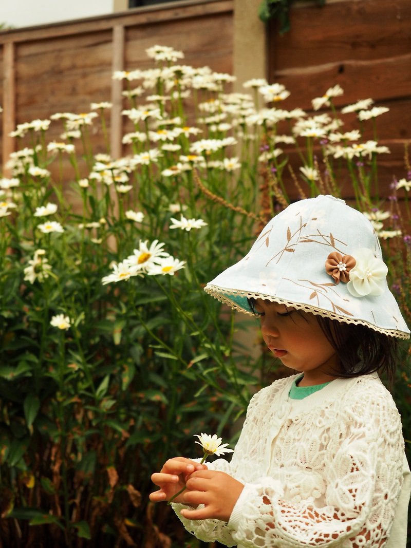 両面エレガントな小さな白い花柄の防風と日焼け止めの帽子。カスタマイズされたサイズは、赤ちゃん、子供、大人に適しています - 帽子・ヘアバンド - コットン・麻 ブルー