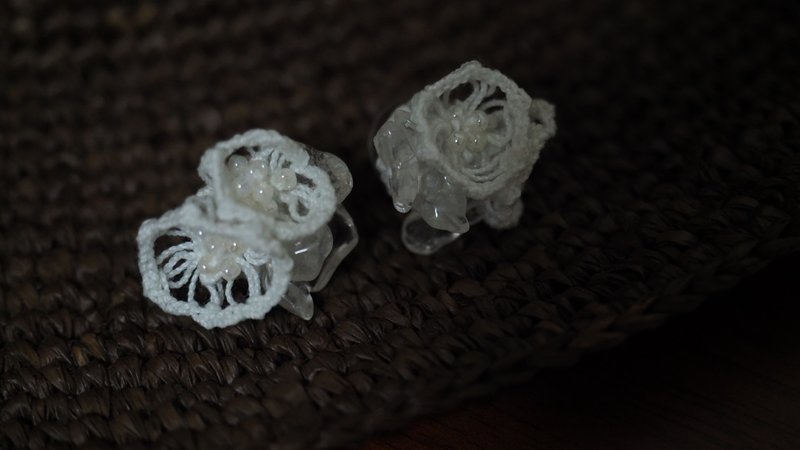 冰晶耳環。鉤針編織水晶耳飾。耳針 - 耳環/耳夾/耳骨夾 - 繡線 