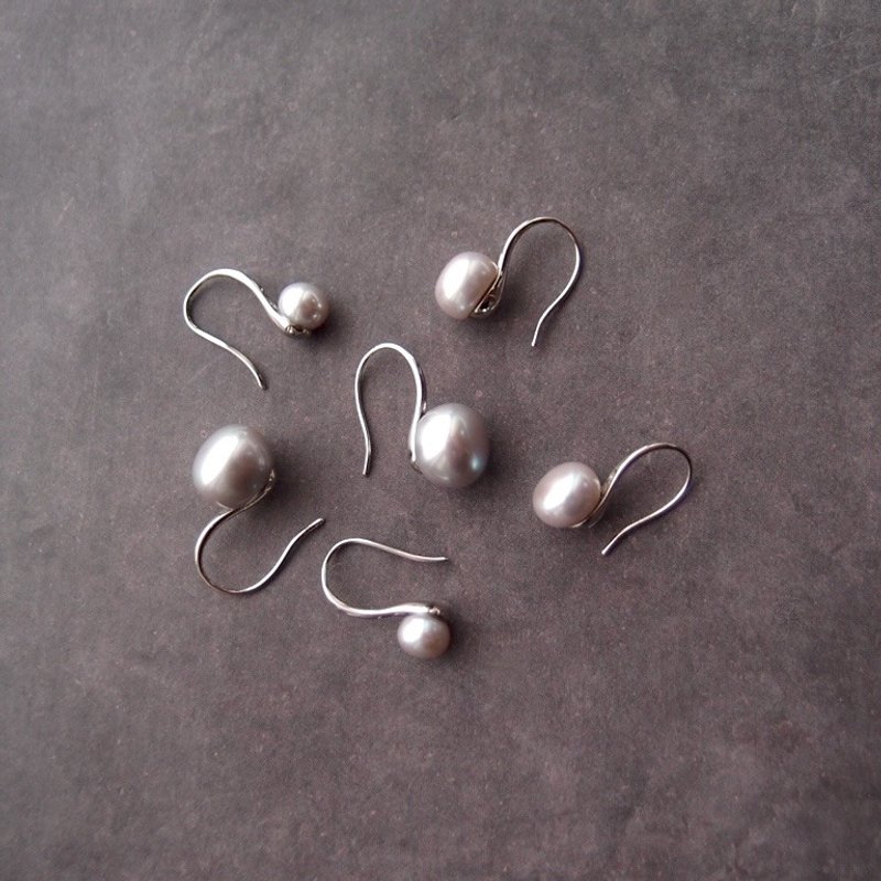 【Gray　Medium】Baby Spoon Pearl Earrings　ベビースプーン パールピアス　silver - 耳環/耳夾/耳骨夾 - 寶石 銀色