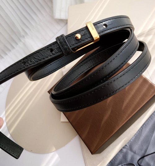 【美品】LOEWE ロエベ アナグラム ベルト ゴールド ブラック スペイン製 美品】LOEWE ロエベ アナグラム ベルト ゴールド ブラック