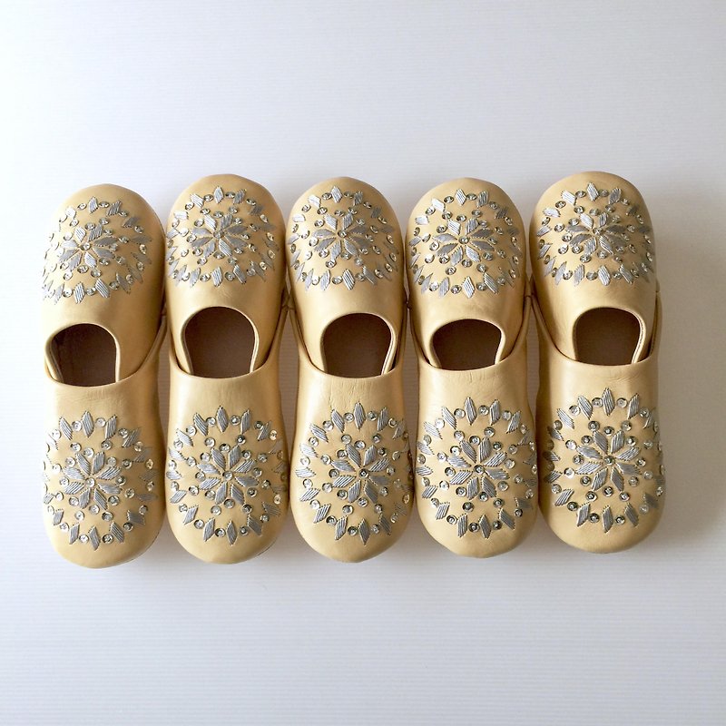 Babouche Slipper / 拖鞋 / beautiful embroidery baboosh 5 feet set - อื่นๆ - หนังแท้ สีนำ้ตาล