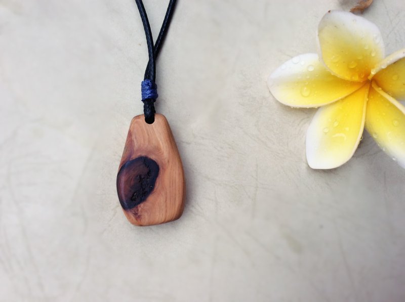 Soul of the window ~ lemon cypress wood ornaments to enhance the texture of cotton and linen - Necklaces - Wood Multicolor