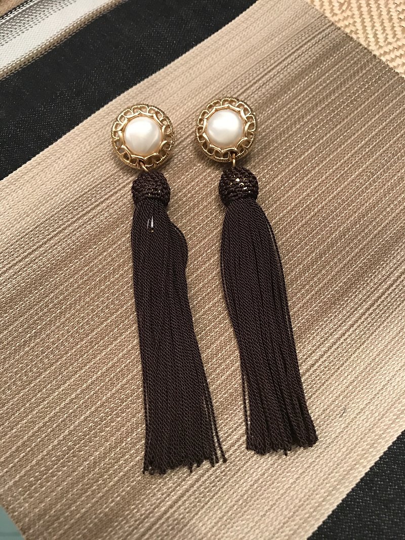 Vintage tassel earrings - Earrings & Clip-ons - Plastic Brown