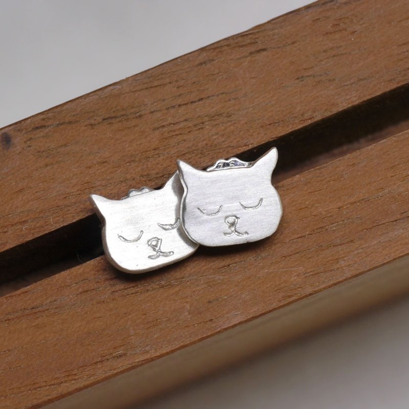 Cat Face Stud Earrings - ต่างหู - เงินแท้ สีเงิน