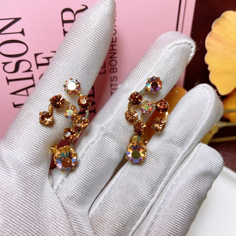 [Western antique jewelry] Austria 1950 rare extremely shiny rhine diamond earrings and Clip-On - ต่างหู - เครื่องประดับ สีนำ้ตาล