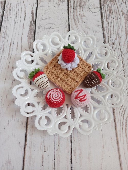 Toysbynusi Set crochet sweets, crochet strawberry,food pretend to play, children kitchen