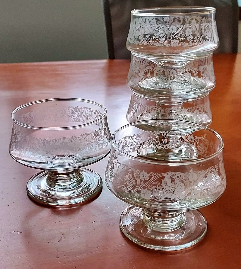 Old European grass pattern decal ice cream glasses 5 pieces old brand new mouth 9 diameter 10 height 8cm - แก้ว - แก้ว 
