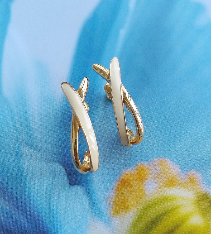 Vintage Jewelry 西洋古董飾品 TRIFARI 簡約 C圈 琺瑯 針式耳環 - 耳環/耳夾/耳骨夾 - 其他金屬 透明