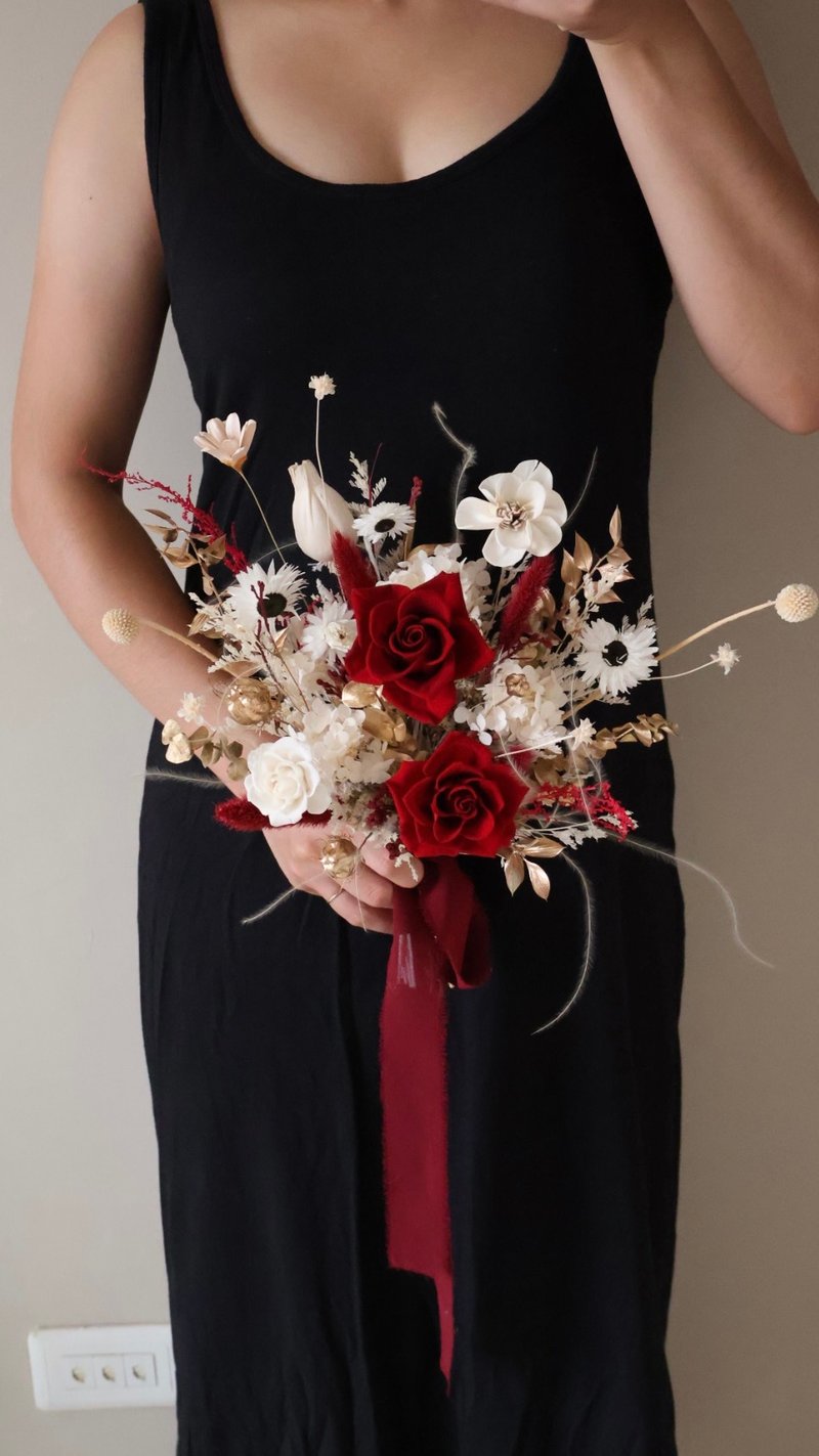 Light luxury red and white gold eternal flower bouquet, photo bouquet, bridal bouquet, registration bouquet - Dried Flowers & Bouquets - Plants & Flowers Multicolor