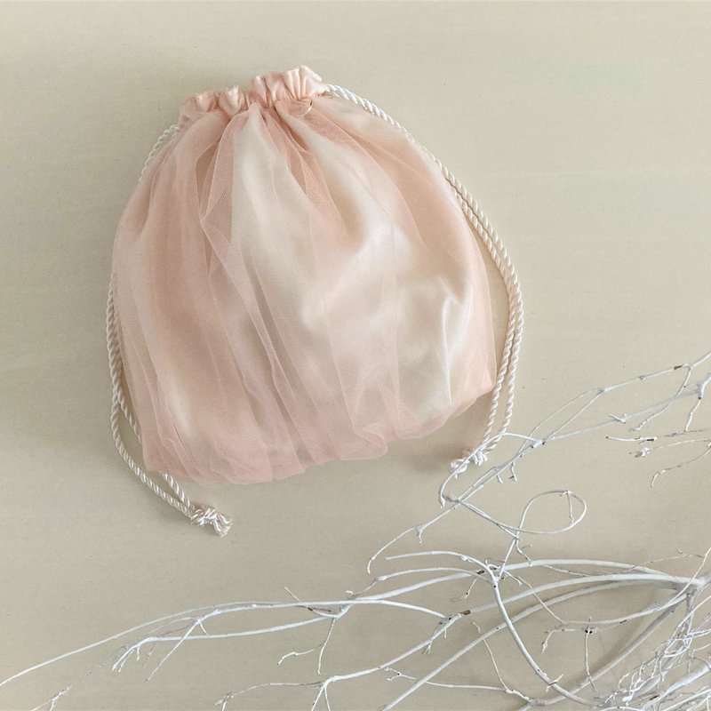 NEW Overtulle Gather Purse Airy Pink - กระเป๋าเครื่องสำอาง - ผ้าฝ้าย/ผ้าลินิน สึชมพู