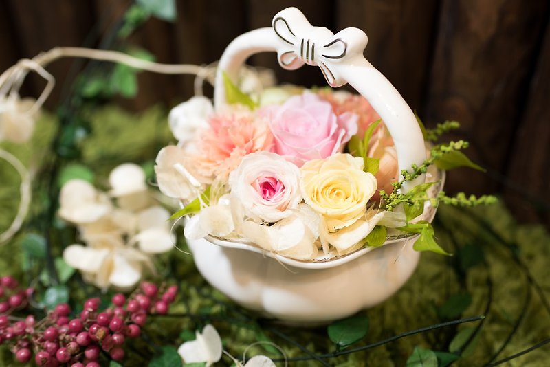Fine Bone china Flower Basket with Preserved flowers - Plants - Plants & Flowers 