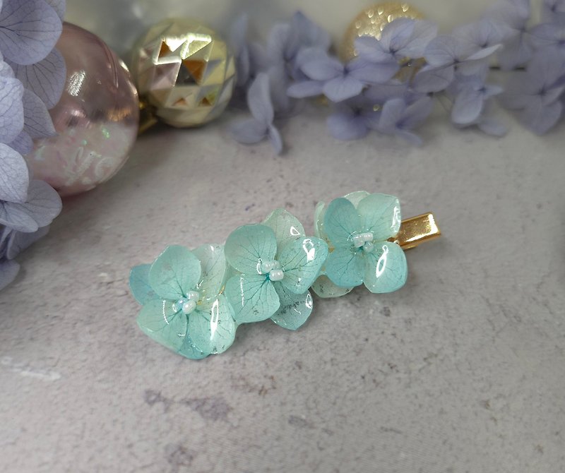 Hydrangea Preserved Flower Resin Hairpin Gradient Blue and White is on sale again. The gradient color will not be fixed. - เครื่องประดับผม - พืช/ดอกไม้ สีน้ำเงิน