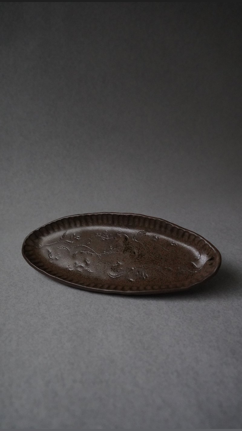 • 米粒出陶中 • 055 植物園裡的呢喃 - 盤 - 擺飾/家飾品 - 陶 咖啡色