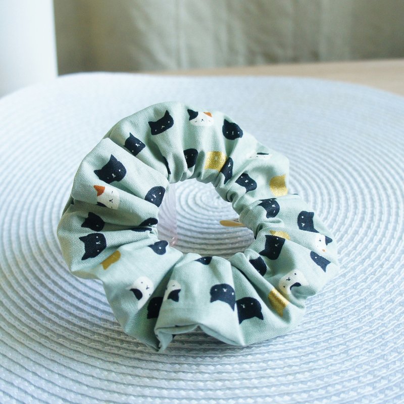 Lovely Japanese cloth [meow hair bundle, gray] scrunchie - เครื่องประดับผม - ผ้าฝ้าย/ผ้าลินิน สีเงิน