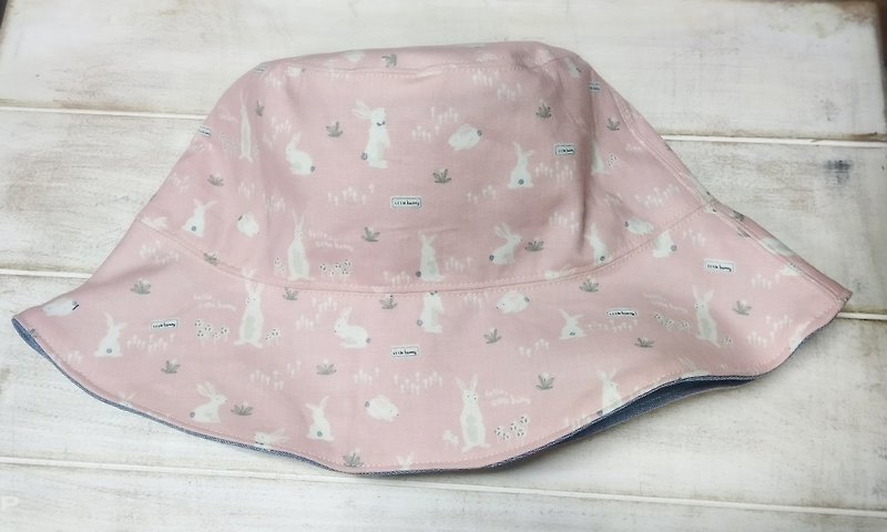 粉紅兔子 牛仔藍雙面漁夫帽/遮陽帽 - 帽子 - 棉．麻 粉紅色