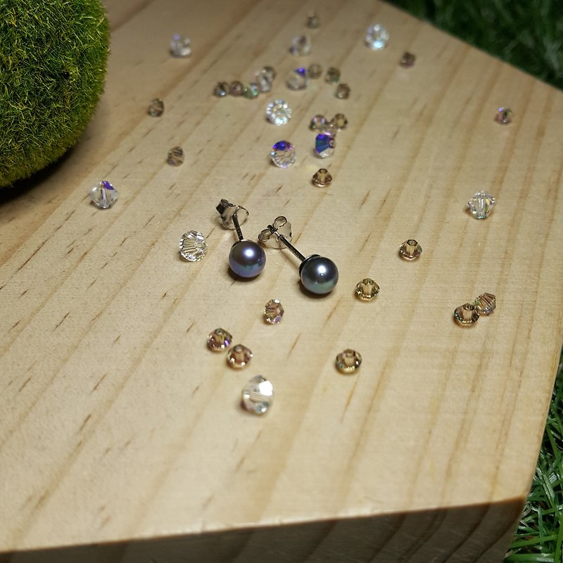 Sea Of Love: Dainty Japanese Akoya Sea Pearl Stud Earrings(Artificial Blue) - Earrings & Clip-ons - Pearl Blue
