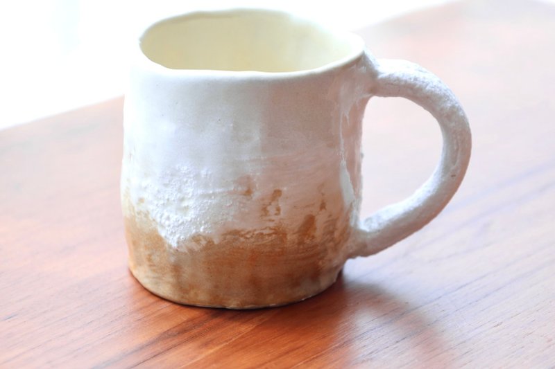 【生日禮物】暖色多重釉疊燒抽象油畫釉色白霜質感手捏陶杯馬克杯 - 其他杯子 - 陶 黃色