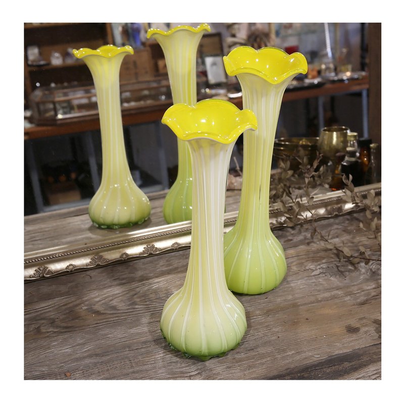 Vintage Italian. Early Hand-Blown Murano Glass. Yellow Floral Vase. Flower Holder. Sold Individually - เซรามิก - แก้ว 