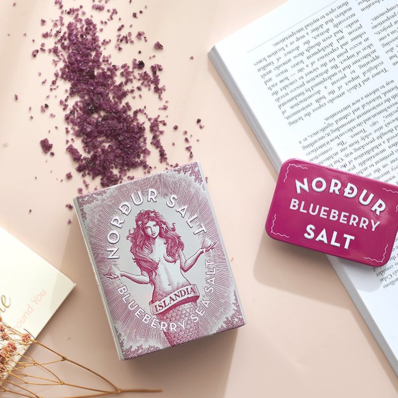 (限定鉄箱ハードカバー) NORDUR アイスランドの女神海塩-ブルーベリー - ソース・調味料 - 食材 ピンク