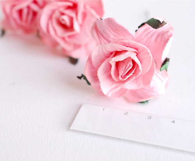 ペーパーフラワー 25個秋の紙のバラ サイズ4cm 淡いピンク色 手作り ショップ 紙 Bamboo Paper Pinkoi