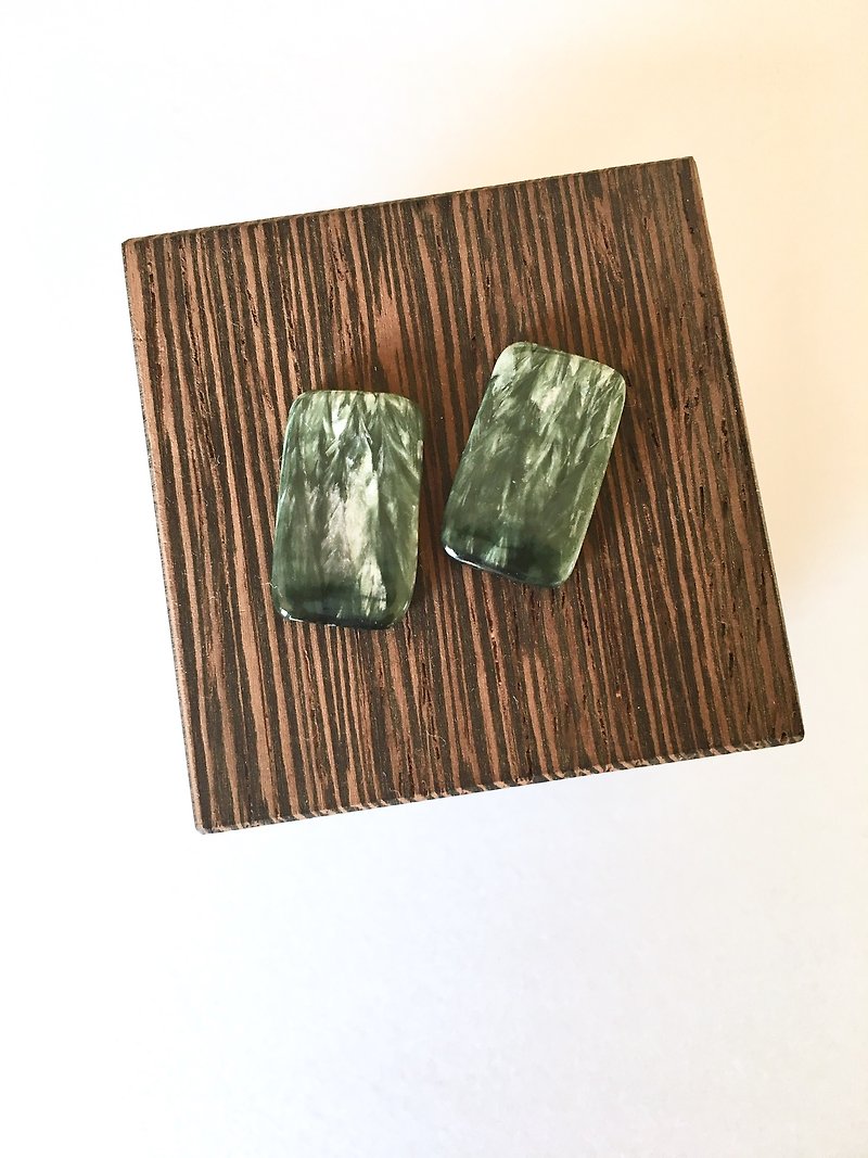 Seraphinite Stud-earring / Clip-on earring - ต่างหู - หิน สีเขียว