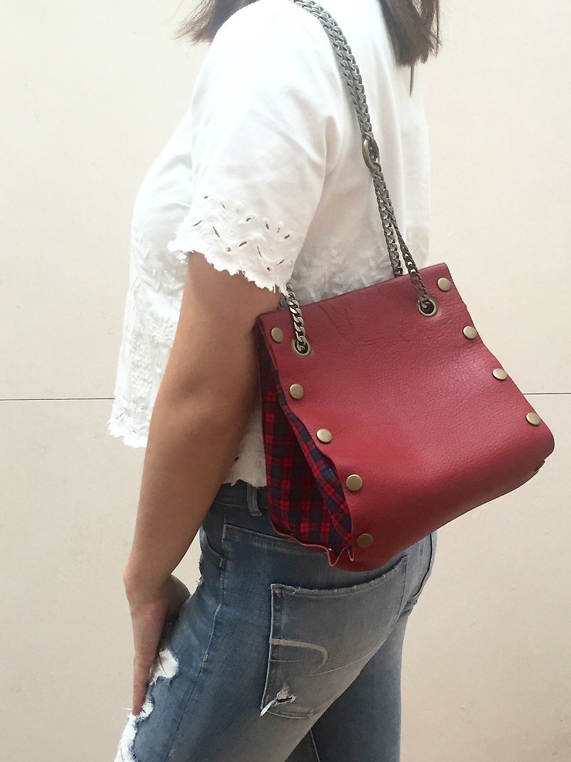 Mix and match Button Cube Bag with red leather - กระเป๋าแมสเซนเจอร์ - หนังแท้ สีแดง