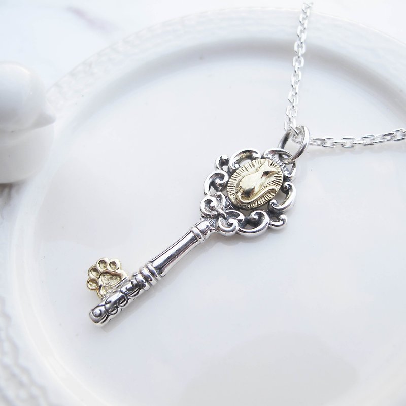 Members Aberdeen Aberdeen [exclusive] Vintage × glory × European style × cat × key sterling silver necklace - สร้อยคอ - โลหะ ขาว