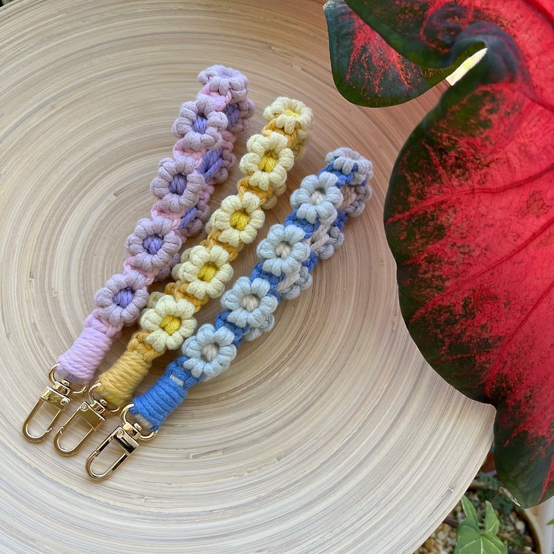 Colorful flower wrist lanyard - Keychains - Cotton & Hemp 